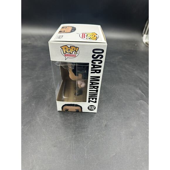 Funko POP! The Office - Oscar Martinez Walmart Exclusive #1132 - Picture 2 of 4